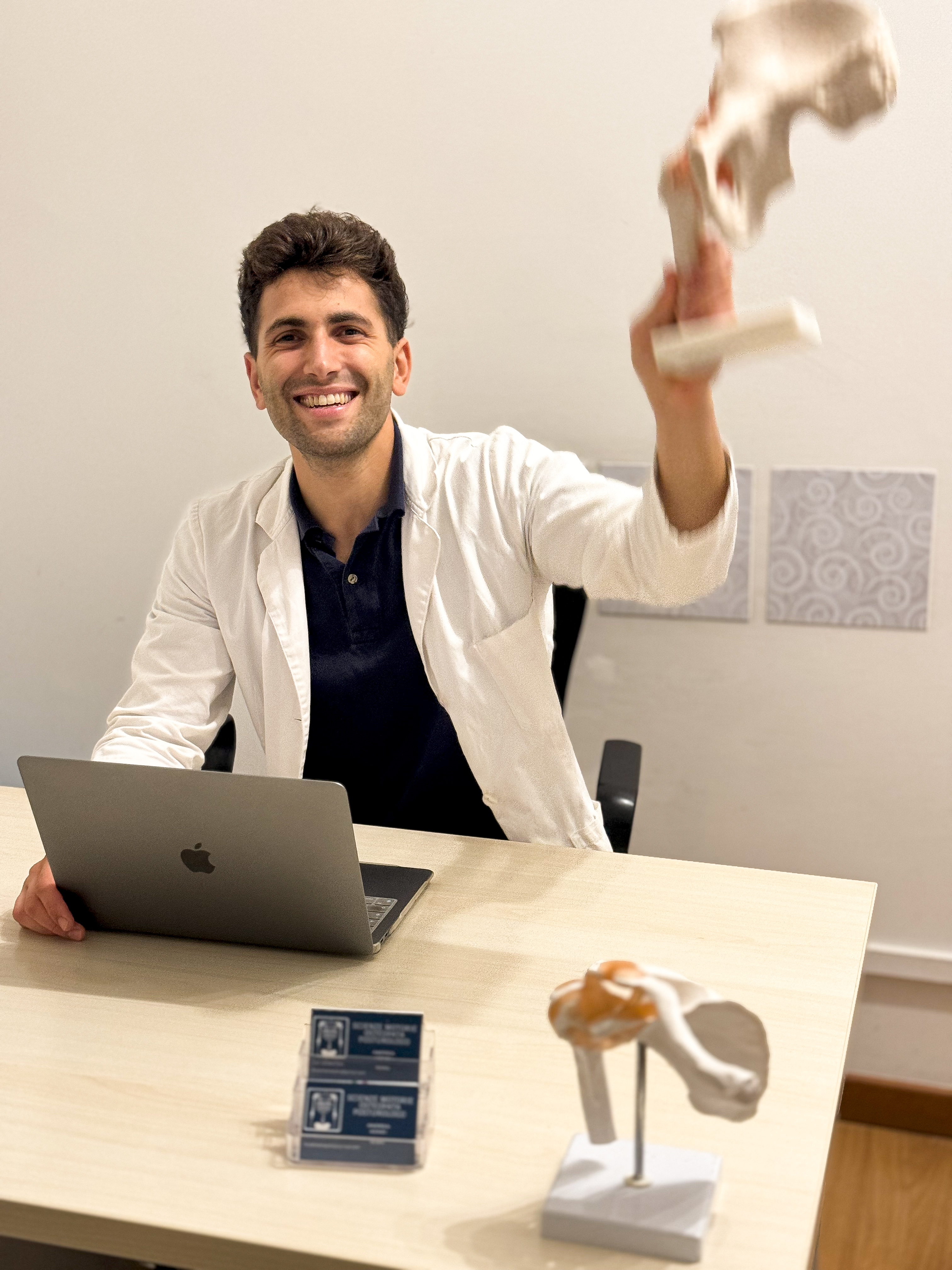Dott. Andrea Azadi, Osteopata D.O. e Posturologo
